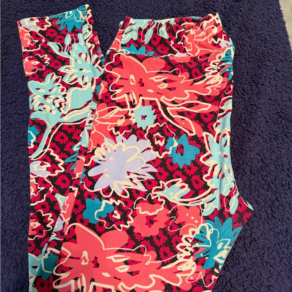 LulaRoe Tall & Curvy Floral Patterned Leggings